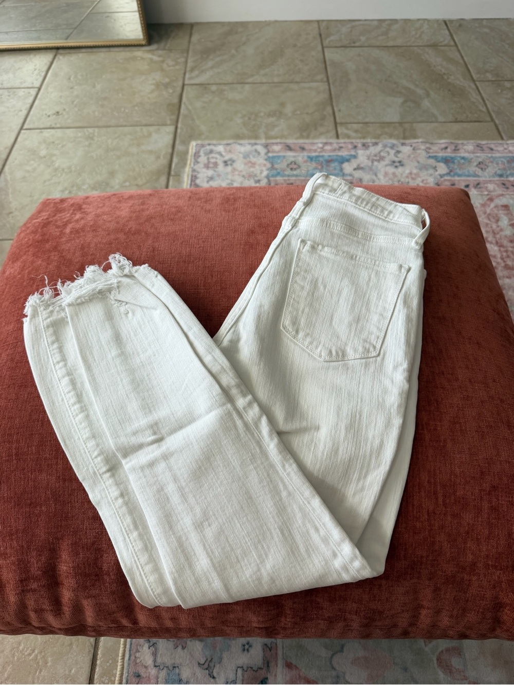 Abercrombie & Fitch Off-White High-Rise Cropped Jeans